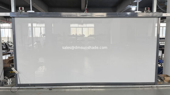 Ventas calientes Motorizado Primavera Windproof Zip Blinds para Patio y Balcón Manual Auxiliar de elevación Roller Blind
